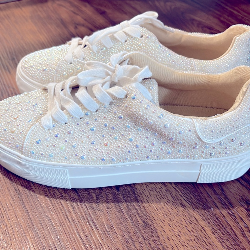 Betsey Johnson SIDNY Pearl Beaded Platform Lace up Sneaker. Bling ! Comfortable - Picture 4 of 8